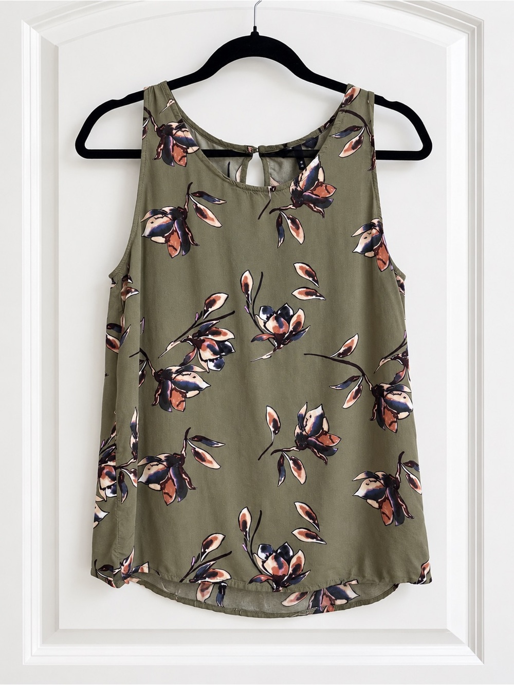 Vero Moda Olive Floral Sleeveless Camisole with Peach & Navy Accents